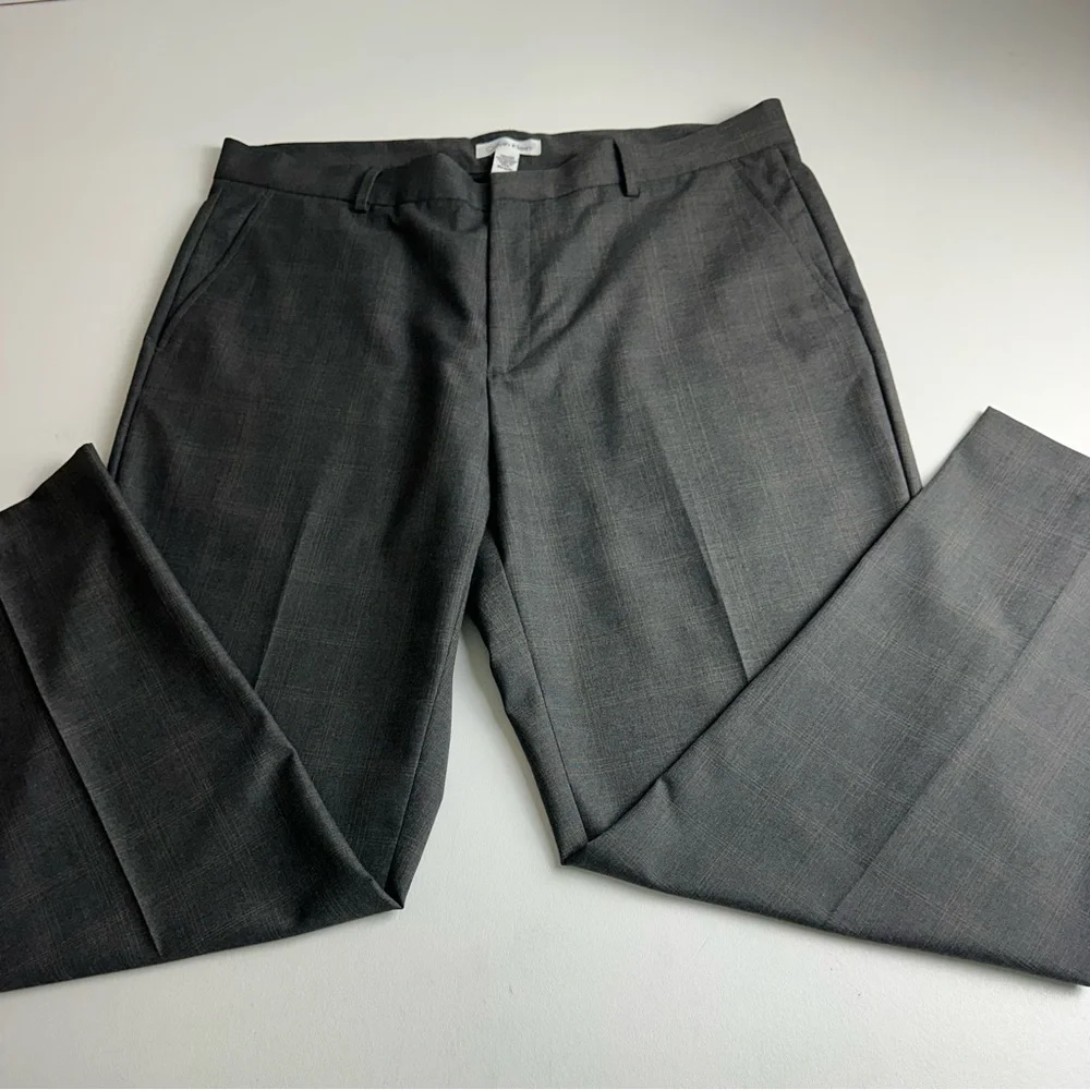 Calvin Klein men’s size 38/30 flat front‎ trousers, grey plaid color